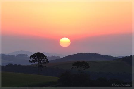 Por do Sol - Mirantes e picos de Bueno Brandão MG - Foto: Roberto Torrubia
