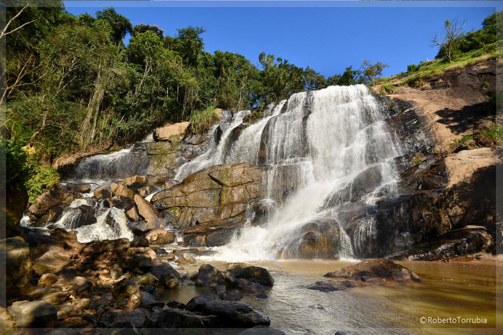 Cachoeira do Félix - Bueno Brandão MG - Foto: Roberto Torrubia