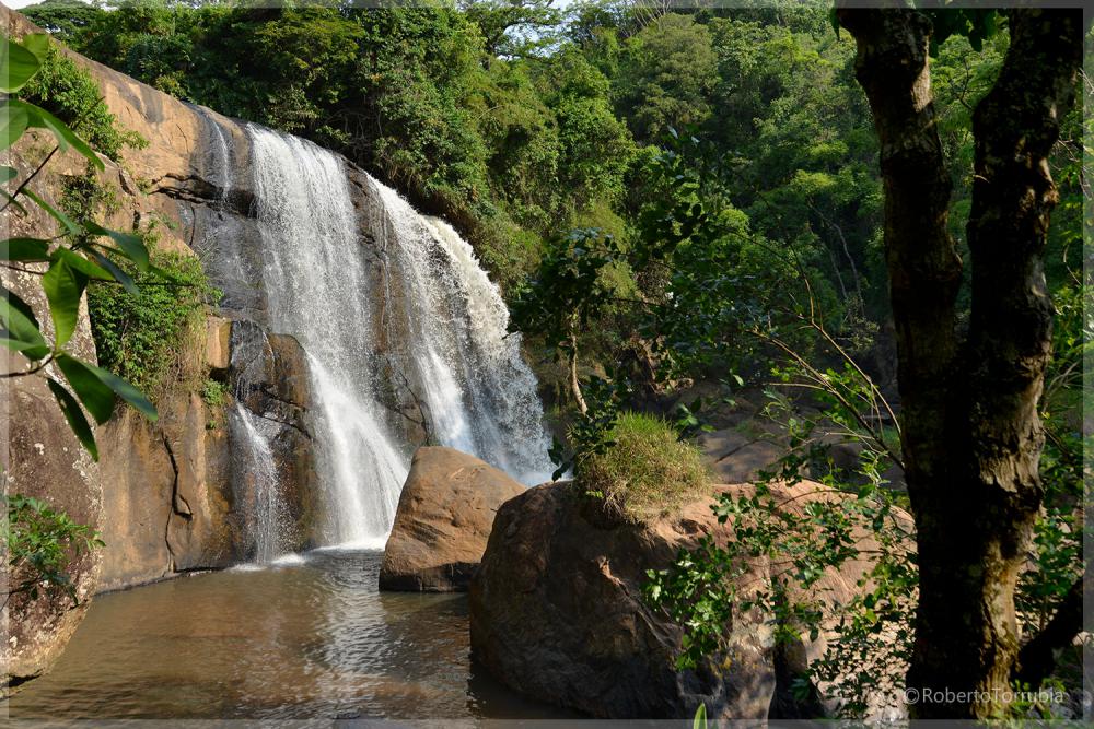 Cachoeira do Machado I - Bueno Brandão MG - Foto: Roberto Torrubia