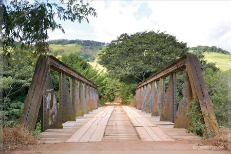 Ponte de Ferro, Paraisópolis Minas Gerais - Foto: Roberto Torrubia Ponte de Ferro, Paraisópolis Minas Gerais - Foto: Roberto Torrubia