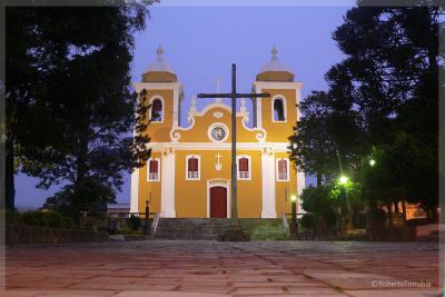 Igreja Matriz - São Tomé das Letras MG - foto: Roberto Torrubia 