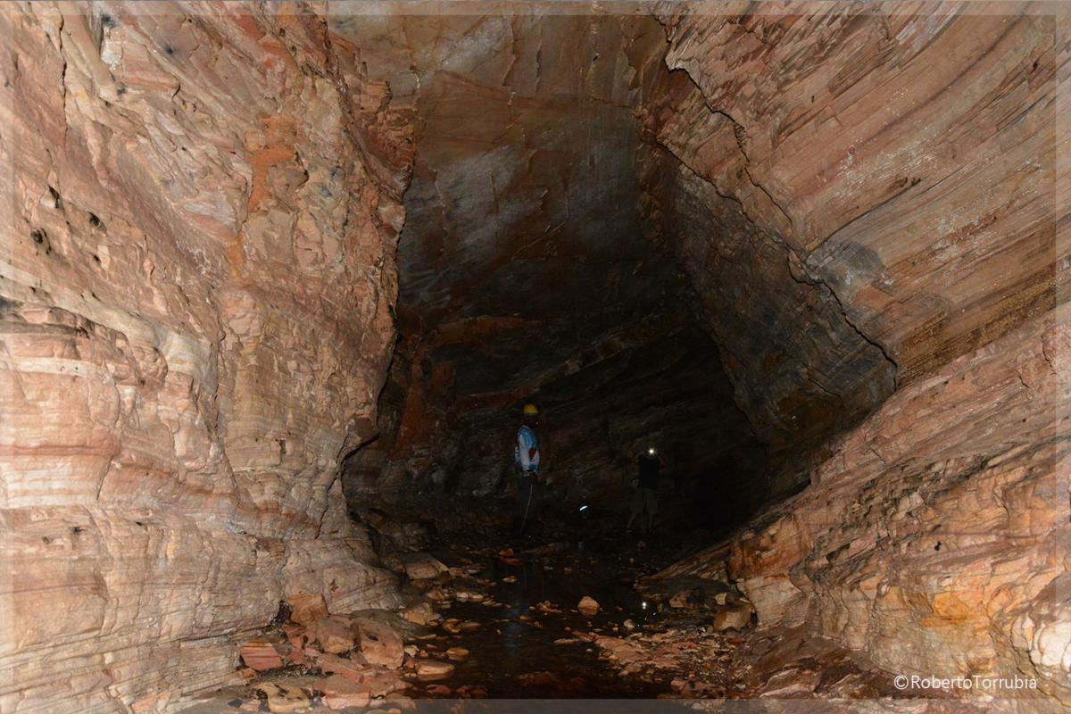 Gruta do sobradinho, São Tomé das Letras MG - Foto: roberto Torrubia